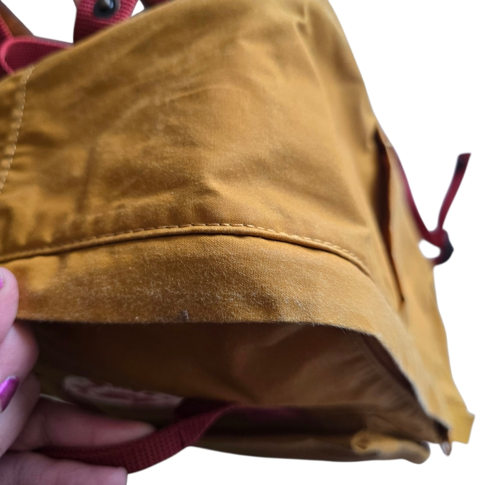 Fjallraven | Kanken Classic Backpack for Everyday | Acorn/Ox Red - Picture 8 of 14